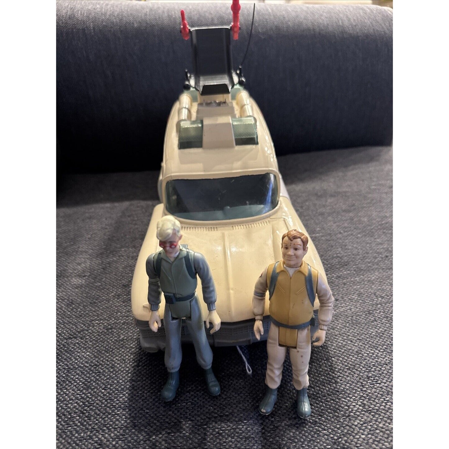 Vintage Real Ghostbusters ECTO-1 Figure Car Vehicle 1984 Kenner With 2 Figures